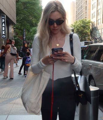 Click to view full size image
==============
vanessa-kirby-out-in-new-york-07-12-2023-5.jpg vanessa-kirby-out-in-new-york-07-12-2023-5.jpg