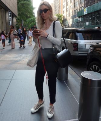 Click to view full size image
==============
vanessa-kirby-out-in-new-york-07-12-2023-6.jpg vanessa-kirby-out-in-new-york-07-12-2023-6.jpg