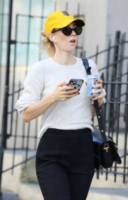 vanessa-kirby-in-casual-outfit-in-manhattan-s-soho-neighborhood-09-16-2023-2.jpg