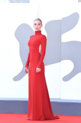 161322775_vanessakirby-piecesofawomanvff090520_tcc-28.jpg