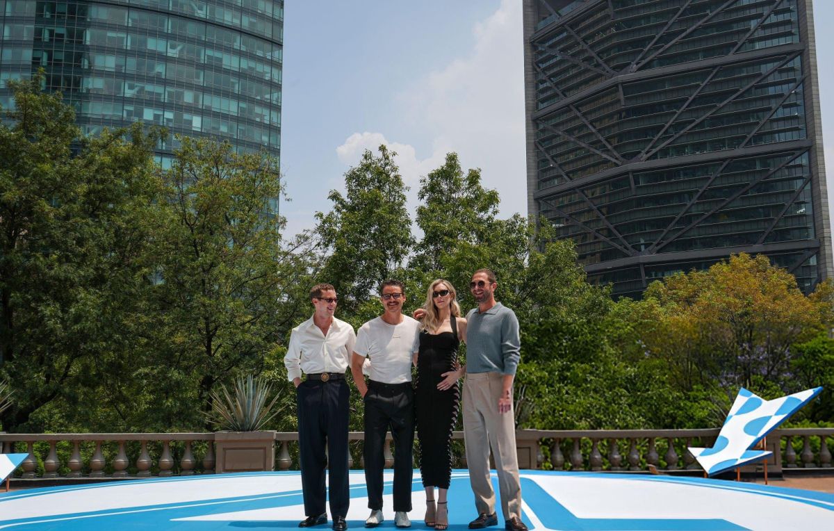 Click to view full size image
==============
Fantastic_Four__First_Steps_Meet___Greet_Mexico_City_28129.jpg Fantastic_Four__First_Steps_Meet___Greet_Mexico_City_28129.jpg